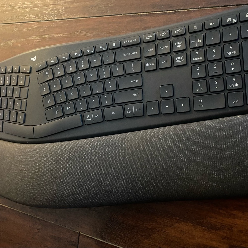 Logitech ERGO Split Black Keyboard - Picture 4 of 5